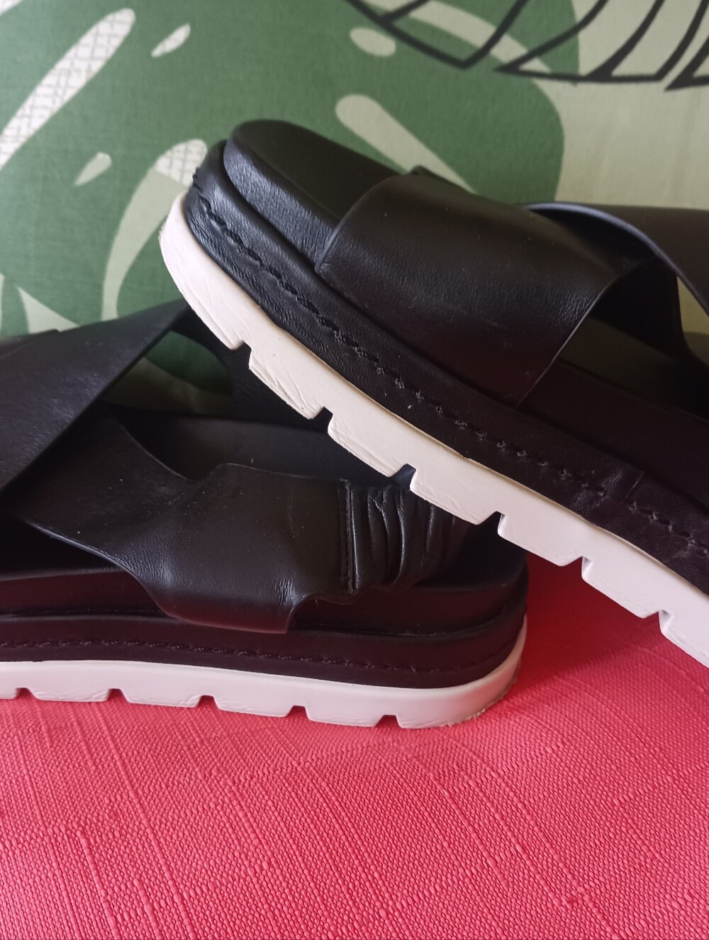 JSlides Nyc Resa Black Leather Criss Cross Platform Sandal Size 6.5 - Picture 4 of 4